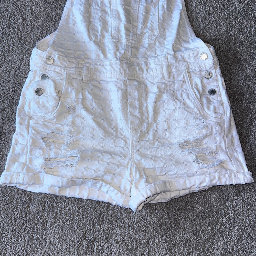 Blank NYC Eyelet Distressed Overall White Denim Eyes on you Shortall Shorts - Picture 6 of 10